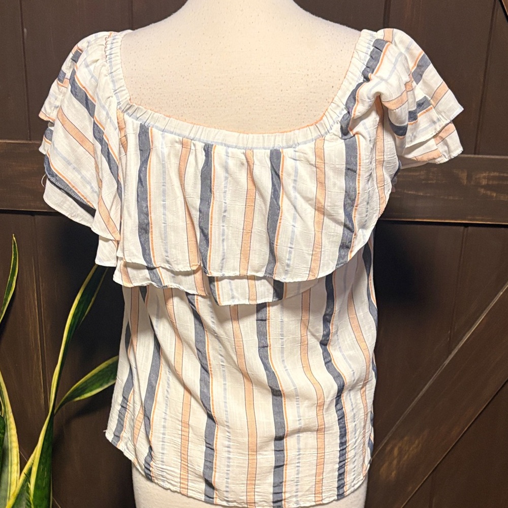 Chic Ruffled Striped Blouse - Picture 6 of 9
